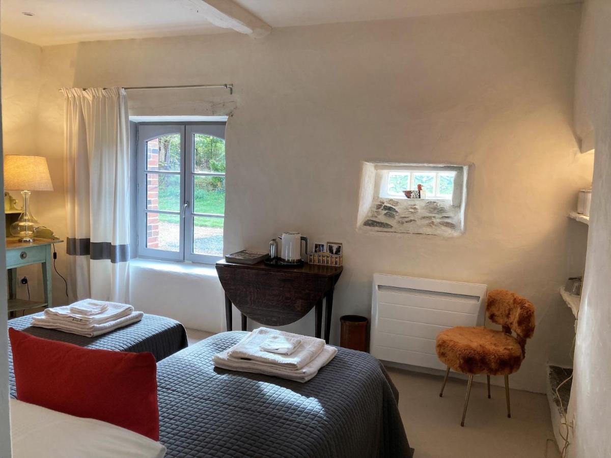 La Veillonnais Bed & Breakfast Angrie Exterior photo